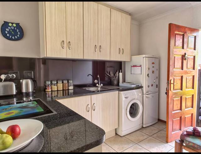 2 BEDROOM TOWNHOUSE FOR SALE IN DOUGLASDALE